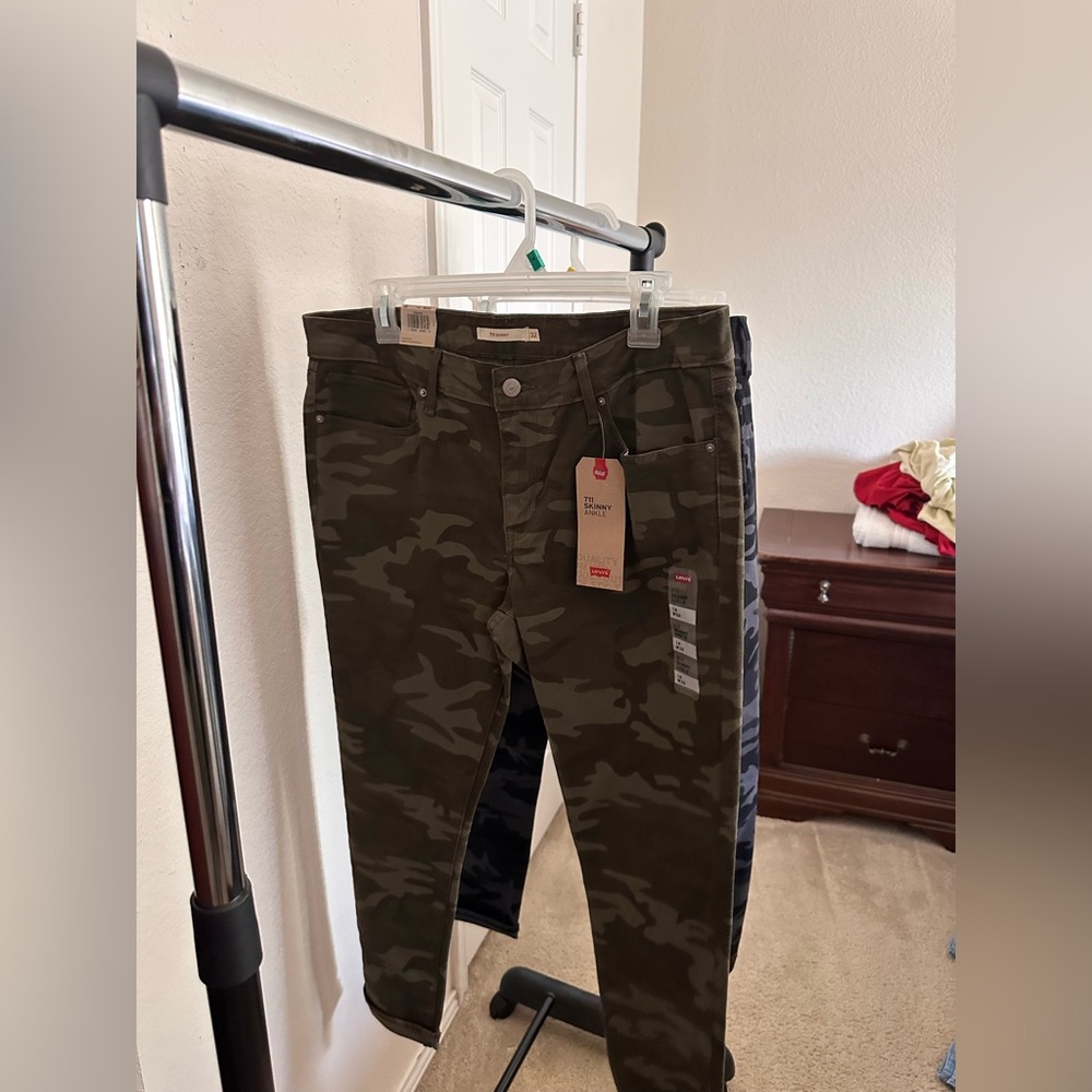 Levi’s ankle camouflage pants